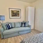 F&F Rooms